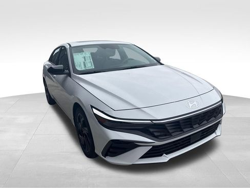 New 2026 Hyundai Elantra SEL Sport Premium FWD image 4