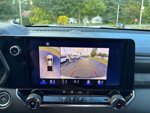 Used 2023 Chevrolet Colorado Trail Boss w/ Technology Package image 24