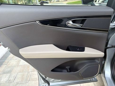 Certified 2022 Lincoln Nautilus FWD w/ Premium Package image 18