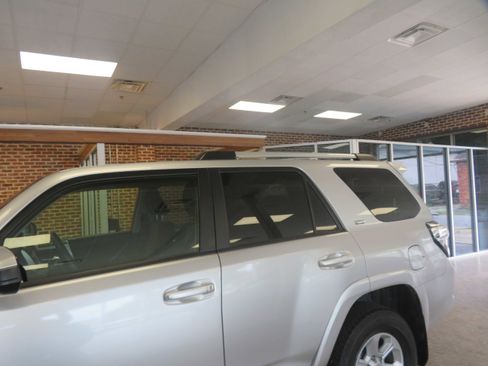 Used 2022 Toyota 4Runner SR5 AWD/4WD image 73