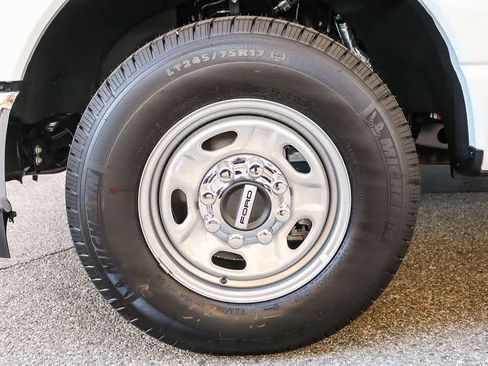 New 2026 Ford F250 XL w/ XL Chrome Package RWD image 18