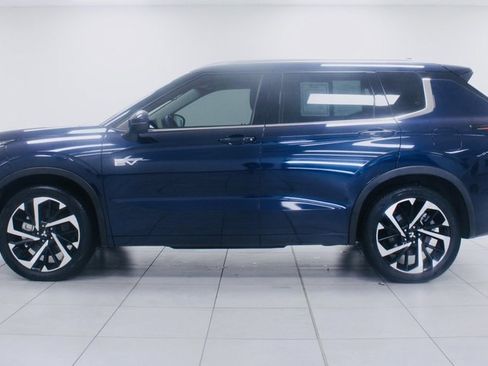 Used 2023 Mitsubishi Outlander SEL image 2