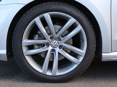 Used 2018 Volkswagen Passat 2.0T R-Line w/ R-Line Lighting Package FWD image 23