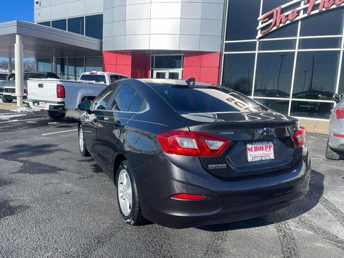 Used 2017 Chevrolet Cruze LT w/ Sun And Sound Package image 8