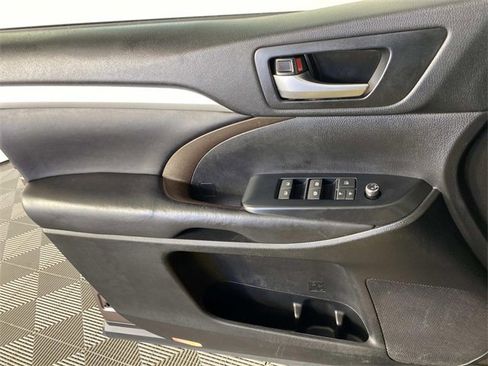 Used 2018 Toyota Highlander XLE w/ Protection Package #3 image 25