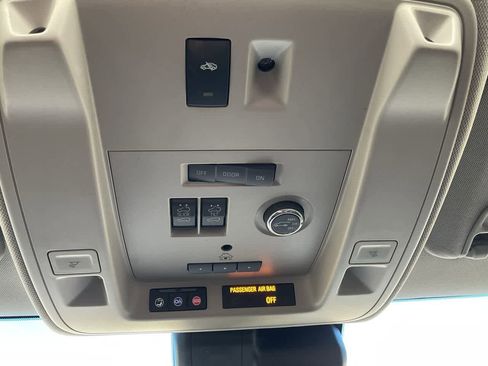 Used 2018 Cadillac Escalade ESV Luxury image 38