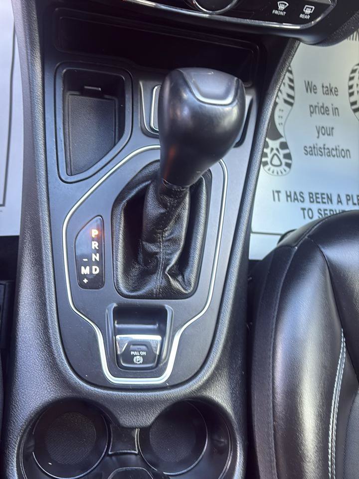 Used 2019 Jeep Cherokee Latitude Plus FWD image 21
