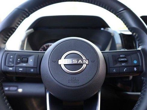 Used 2025 Nissan Pathfinder SV AWD/4WD image 11