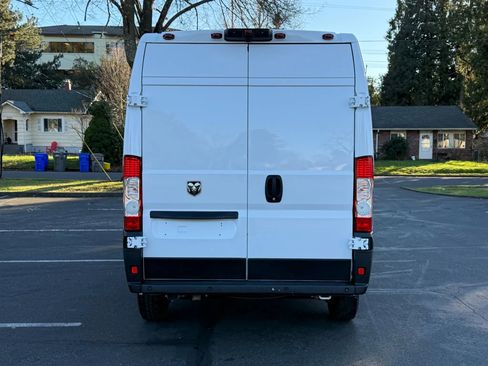 Used 2020 RAM ProMaster 2500 w/ Premium Appearance Group image 4