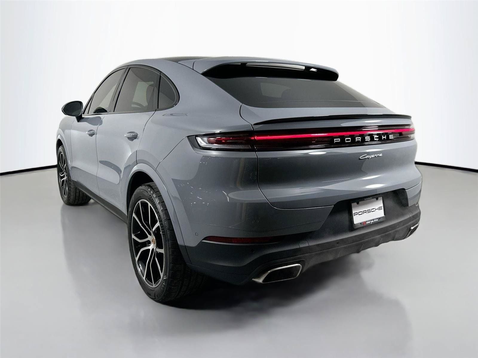Certified 2026 Porsche Cayenne Coupe AWD/4WD image 3