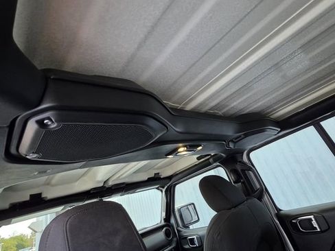 Used 2023 Jeep Wrangler Willys image 11