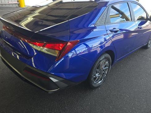 Used 2024 Hyundai Elantra SEL image 3