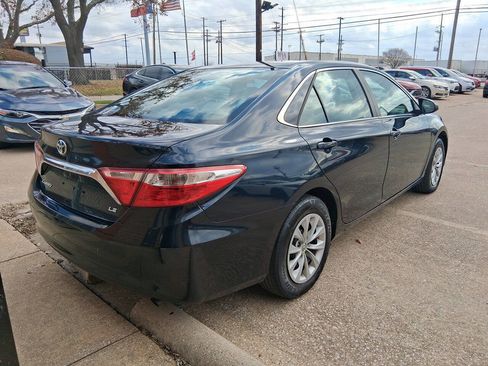 Used 2017 Toyota Camry LE image 5