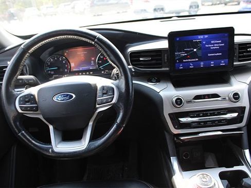 Used 2021 Ford Explorer XLT w/ Equipment Group 202A AWD/4WD image 10