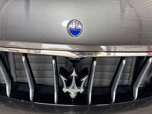 Used 2018 Maserati Levante AWD/4WD image 25