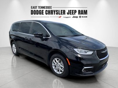 New 2026 Chrysler Pacifica Select