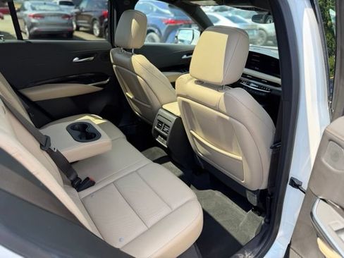 Used 2024 Cadillac XT4 Premium Luxury AWD/4WD image 10