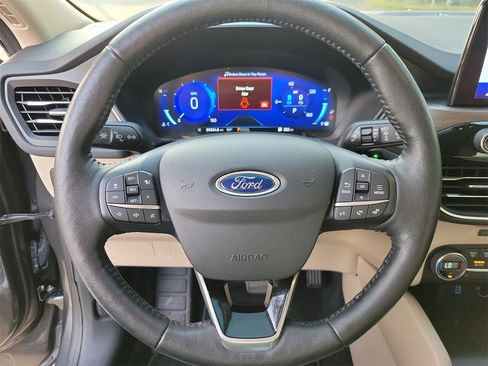 Used 2020 Ford Escape Titanium image 18