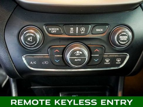 Used 2015 Jeep Cherokee Limited w/ Luxury Group image 20