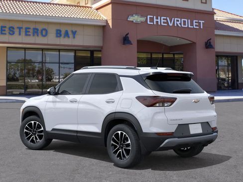 New 2026 Chevrolet TrailBlazer LT w/ Driver Confidence Package FWD image 3