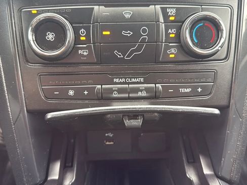 Used 2017 Ford Explorer XLT image 19