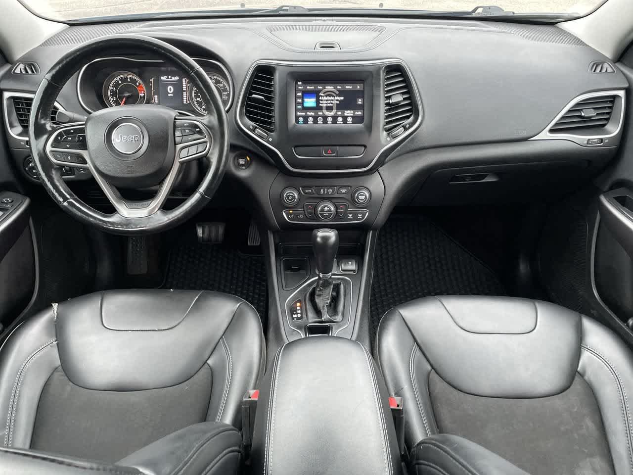 Used 2019 Jeep Cherokee Latitude Plus w/ Comfort/Convenience Group FWD image 20