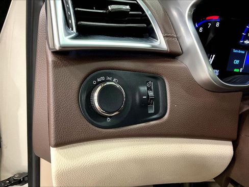 Used 2015 Cadillac SRX Luxury AWD/4WD image 37