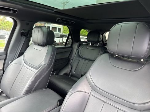 Used 2025 Land Rover Range Rover Sport SE AWD/4WD image 11