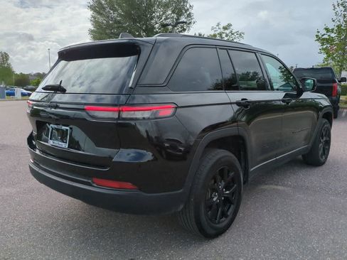 Used 2025 Jeep Grand Cherokee Altitude image 6