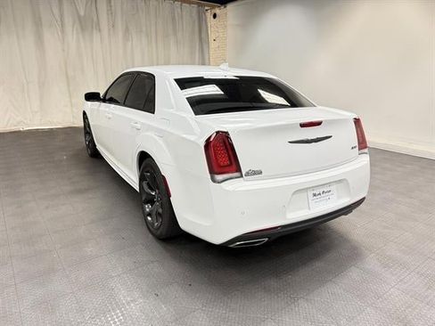 Used 2021 Chrysler 300 Touring L image 3