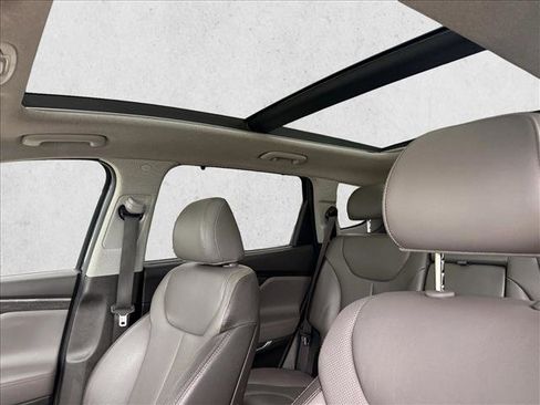 Used 2020 Hyundai Santa Fe SEL w/ Convenience + Premium Package image 16