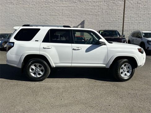 Used 2022 Toyota 4Runner SR5 Premium image 3