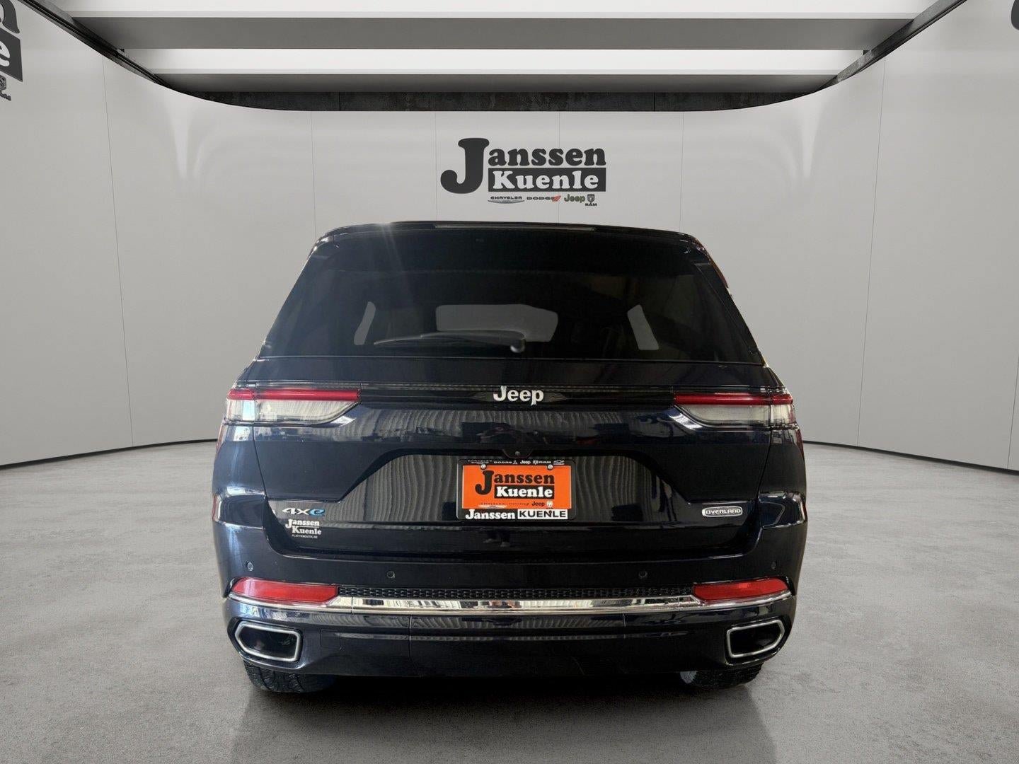 Used 2024 Jeep Grand Cherokee Overland w/ Trailer Tow Package AWD/4WD image 2