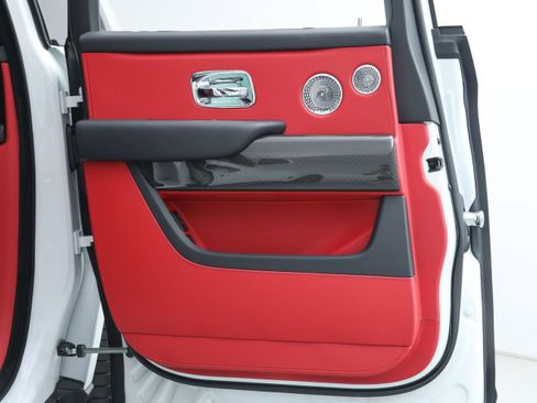 Used 2023 Rolls-Royce Cullinan Black Badge w/ Dark Exterior Package image 37