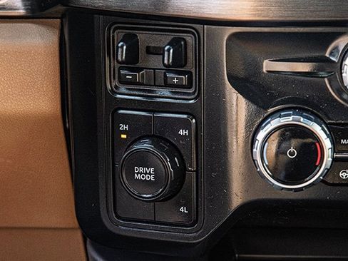 Used 2023 Ford F250 Lariat w/ Chrome Package image 25