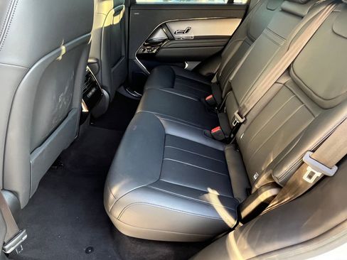 Used 2025 Land Rover Range Rover Sport SE image 12