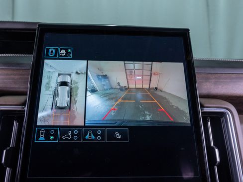 Used 2025 GMC Yukon Denali Ultimate AWD/4WD image 27