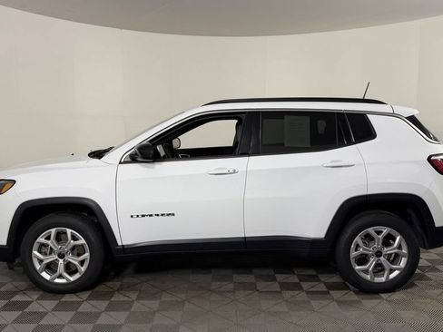 Used 2025 Jeep Compass Latitude AWD/4WD image 5