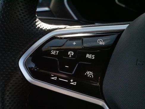 Certified 2024 Volkswagen Tiguan SEL R-Line image 26