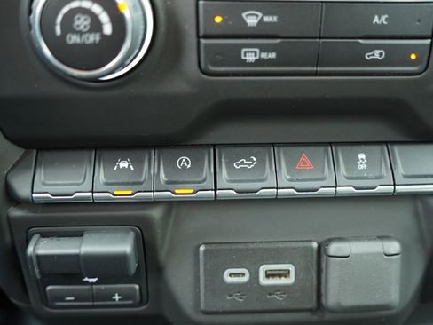 Certified 2024 Chevrolet Silverado 1500 Custom image 25