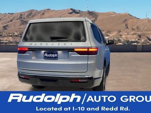 Used 2024 Jeep Wagoneer 4WD w/ HD Trailer Tow Package image 5