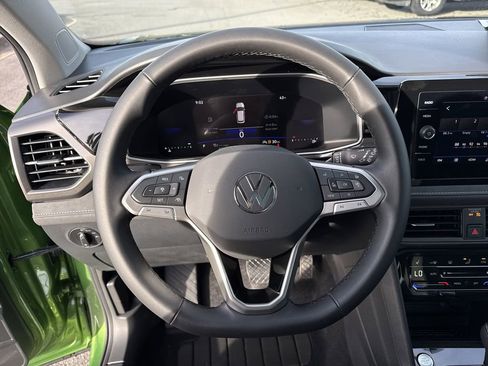 New 2026 Volkswagen Taos SE FWD image 25