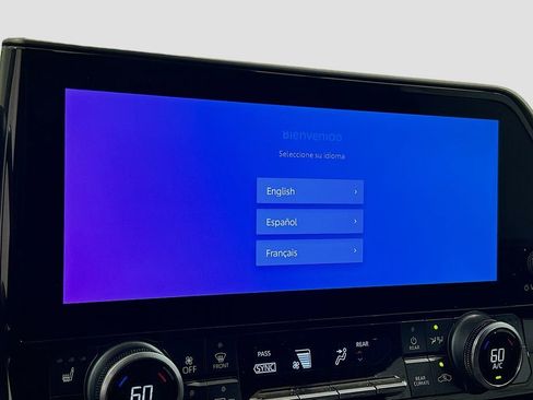 Used 2023 Toyota Highlander XLE FWD image 12