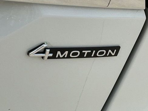 Used 2025 Volkswagen Atlas SE image 11