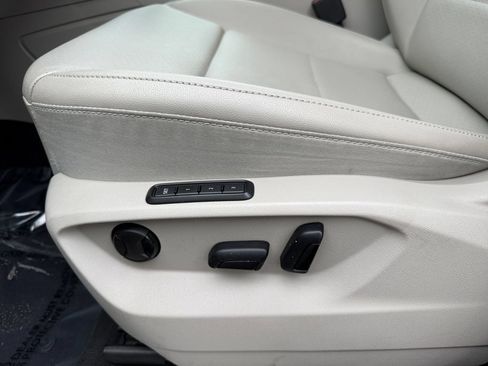 Used 2023 Volkswagen Atlas SEL R-Line AWD/4WD image 10