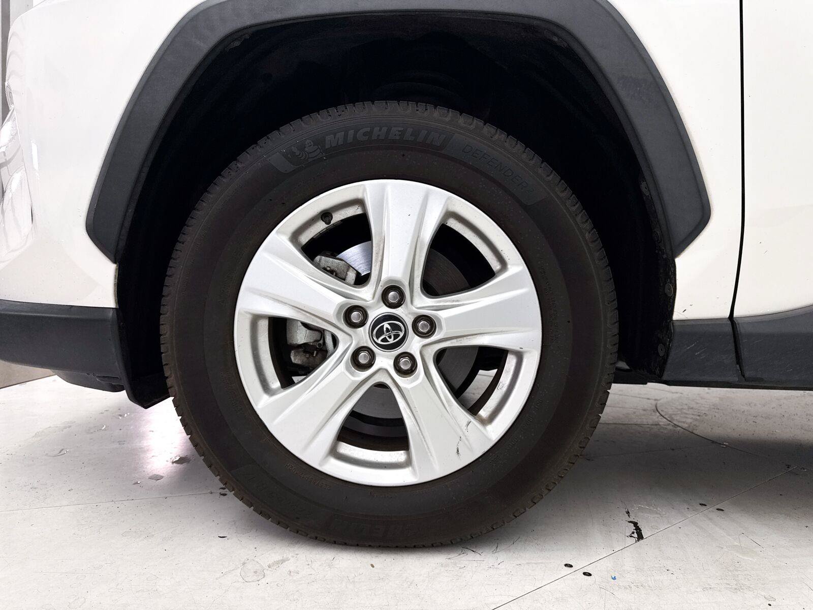 Used 2020 Toyota RAV4 XLE w/ Convenience Package FWD image 15