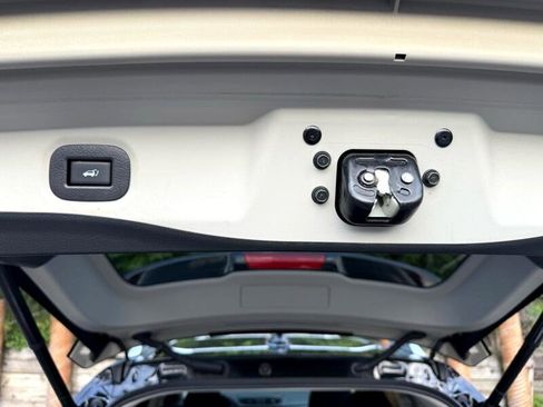 Used 2020 Nissan Rogue SV image 18