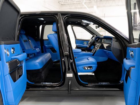 Used 2023 Rolls-Royce Cullinan Black Badge w/ Driver's Package AWD/4WD image 28