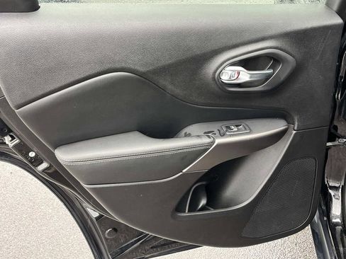 Used 2020 Jeep Cherokee Limited image 16