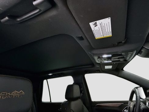 Used 2024 Chevrolet Tahoe High Country AWD/4WD image 17